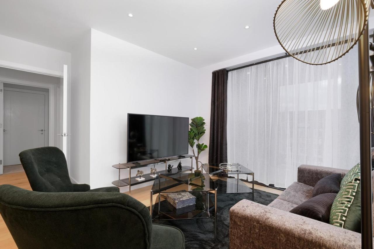 2 Bedroom Luxury Apartments With Parking In Stanmore, North West By 360 Stays London Dış mekan fotoğraf